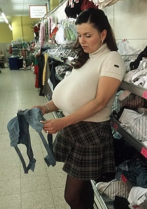 Milena velba bra shopping by FizzyOrangeJuice