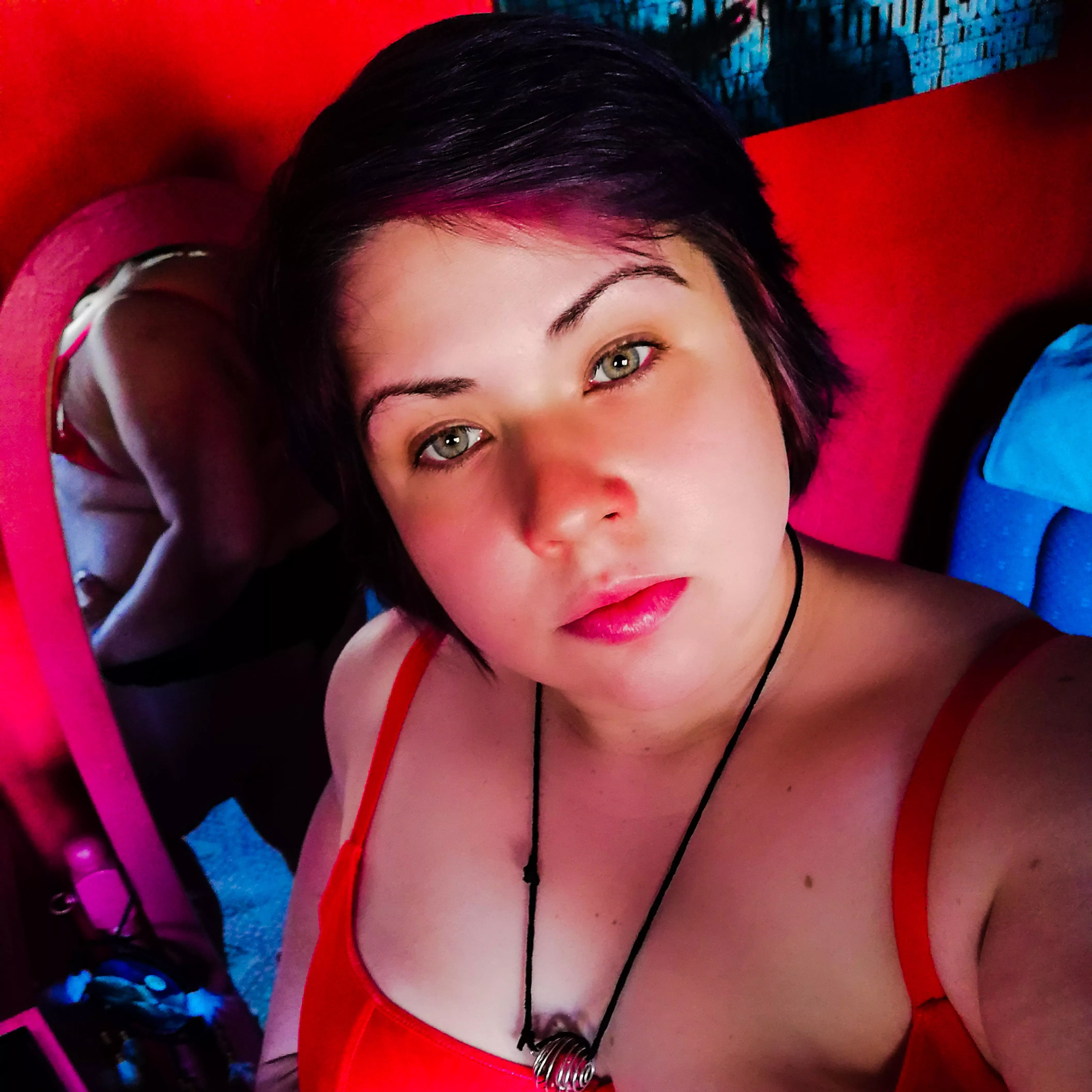 MILF in red😈 posted by Fabulous_Fennel_8200