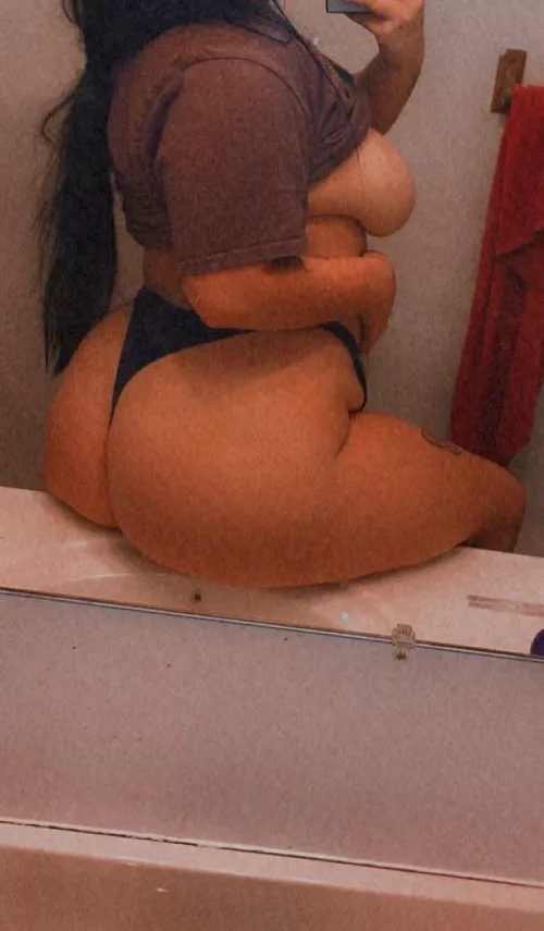 Milf Monday😋 by Daylor69