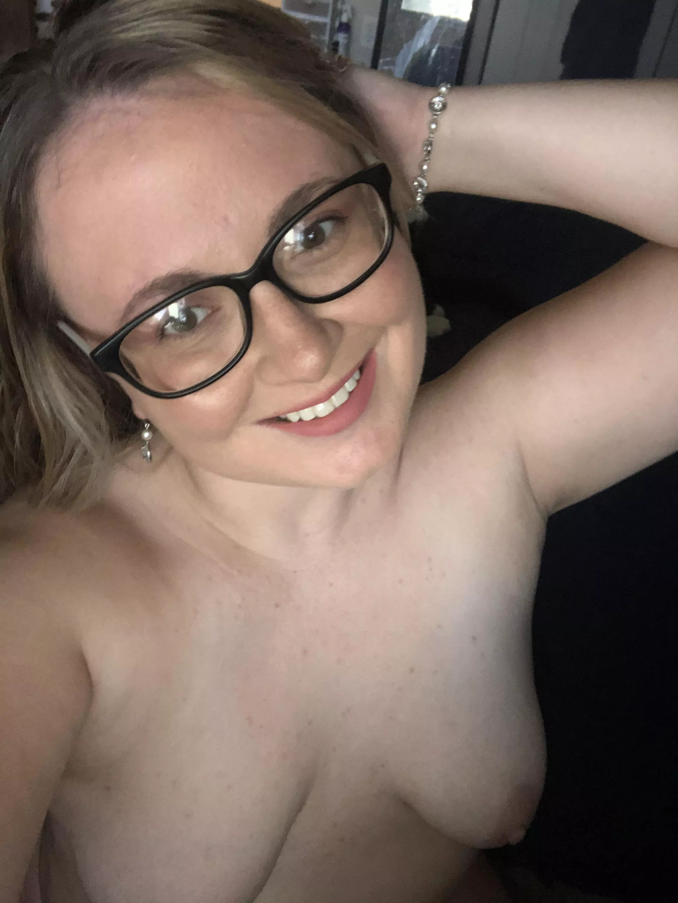 Milf Monday AND November 1st. Good morning 💕 I hope I start off both of those things well for you. posted by casmaeXO