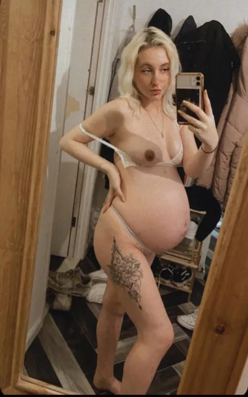 Milf to be 💞 by LillzHannah