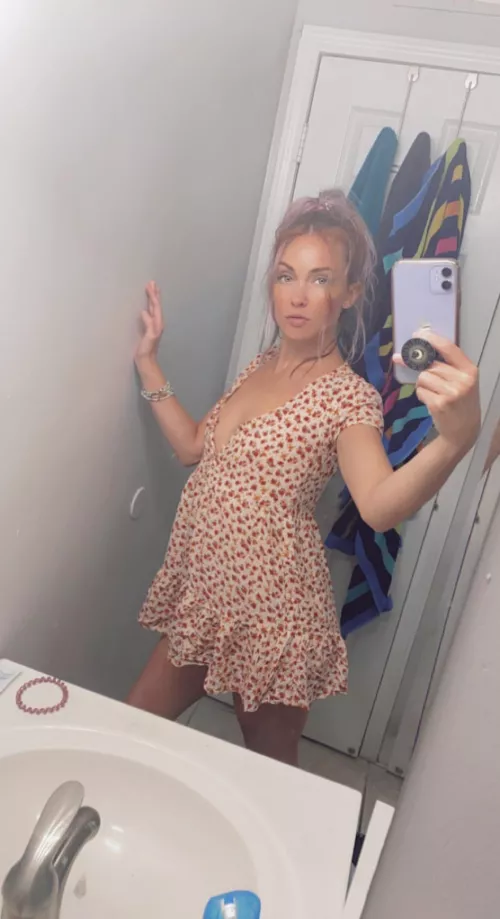 Milfs always have the best snacks 😏 by AiryHoney8888