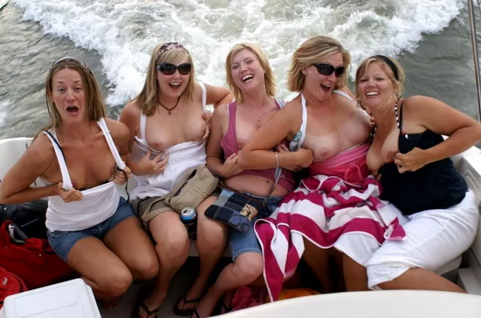 Milfs on a boat - Xpost /r/milf by JustForFunXD