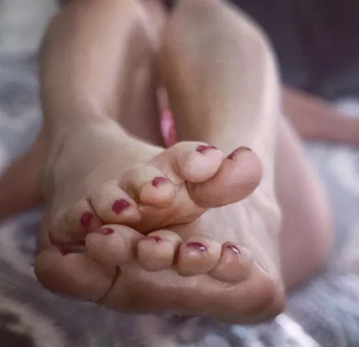 Milfy 54yo feet (f) by Lynnzertart1