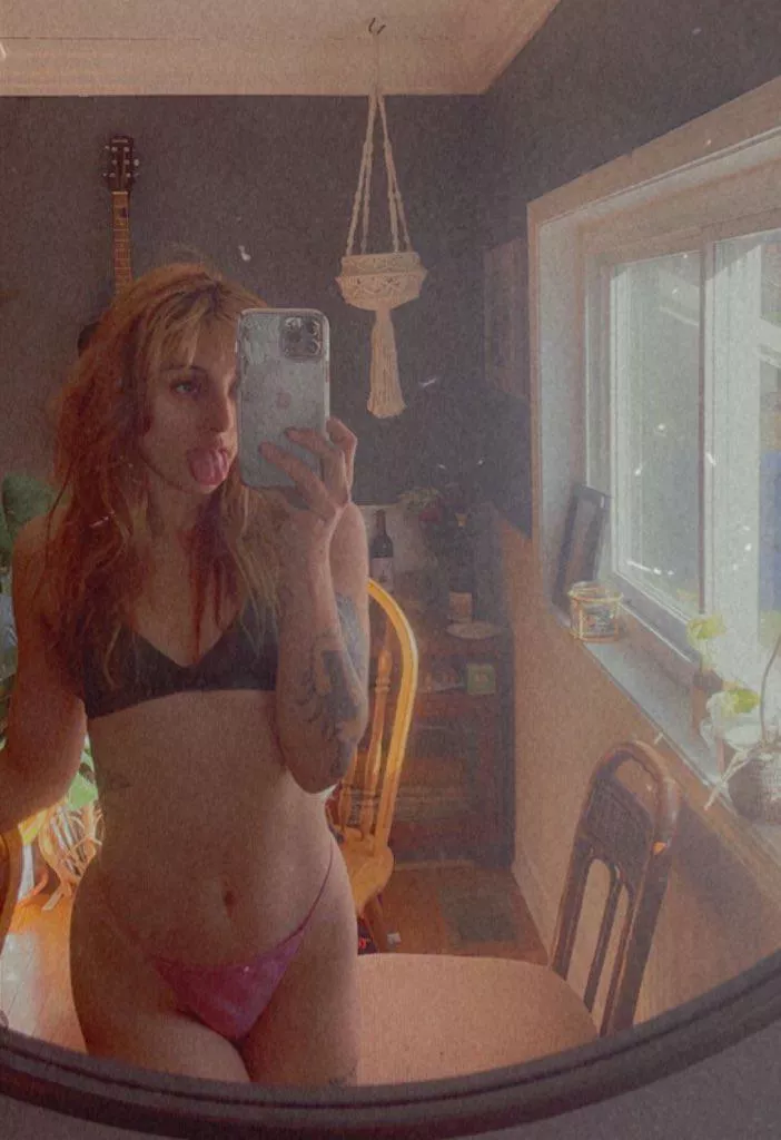 Milfy afternoon delight 😋 (25) posted by hotasshayls