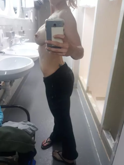 Military wife. First time showing. Chat and possible trade. Prefer military as well. Thanks. by idontknowit_x