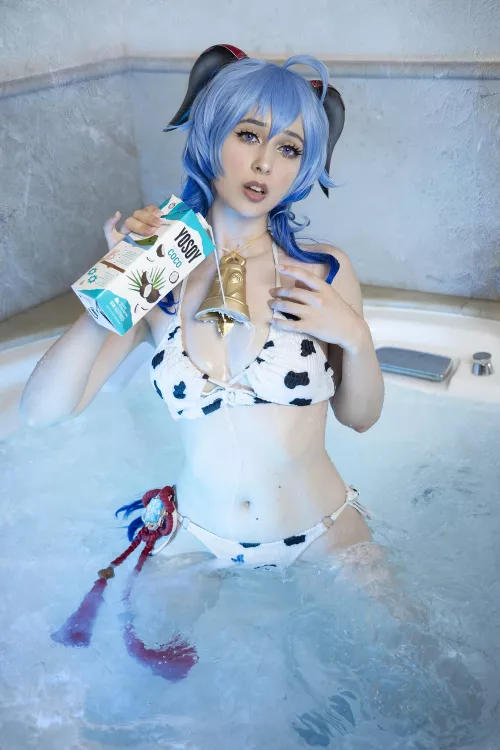 Milky Cocogoat Ganyu by gumihohannya by GumihoCosplay