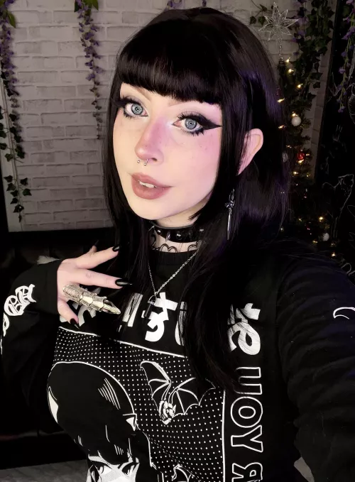 Mind if I just share a cute fully clothed selfie here? 🖤 by gothpixi