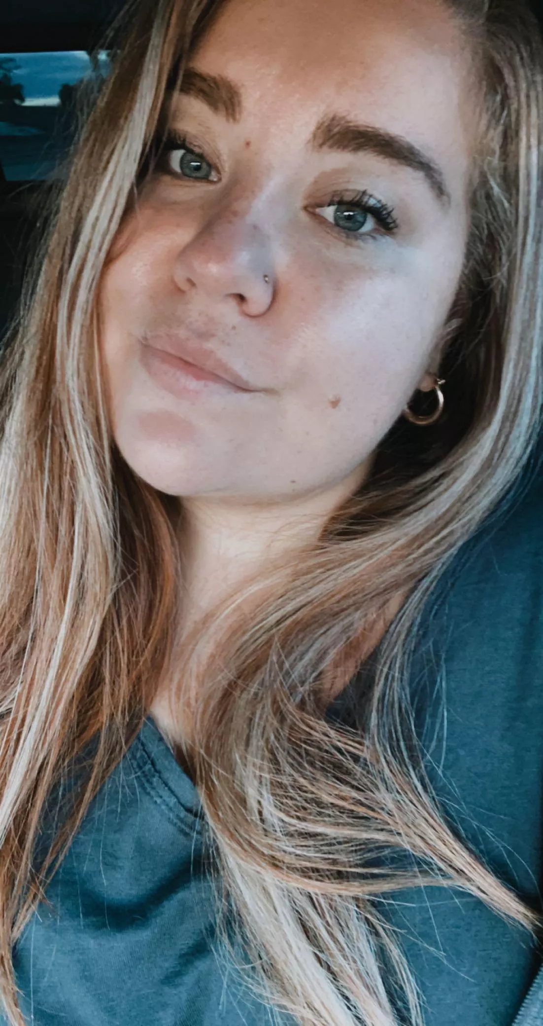 mind if I sent you cute selfies while you worked? 🤍 posted by SimplySolcito