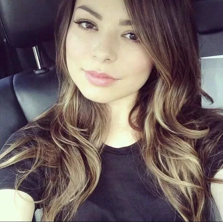 Miranda Cosgrove posted by Misery_Forever