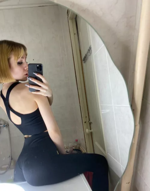 Mirror ass 😈 by SeeUdaddy