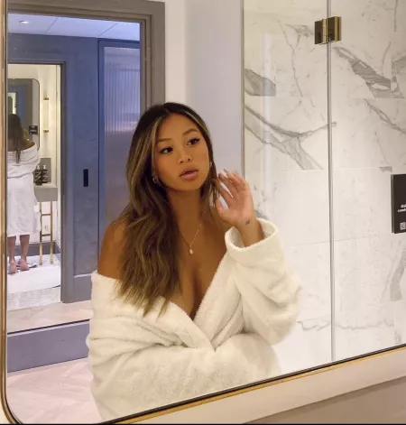 Mirror Mirror on the Wall.. by theowuriwufoa