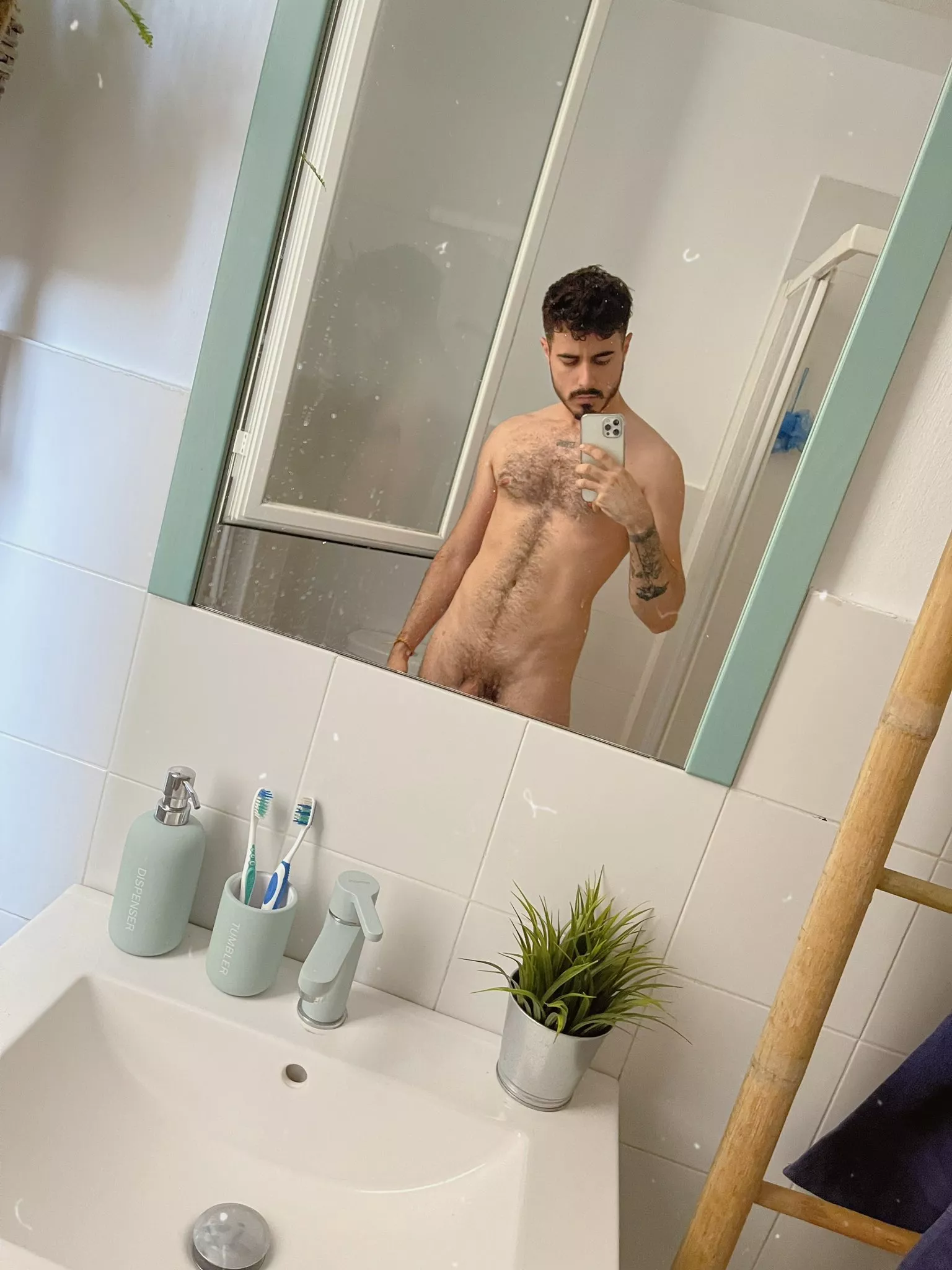 Mirror, mirror on the wall... posted by oraval2019