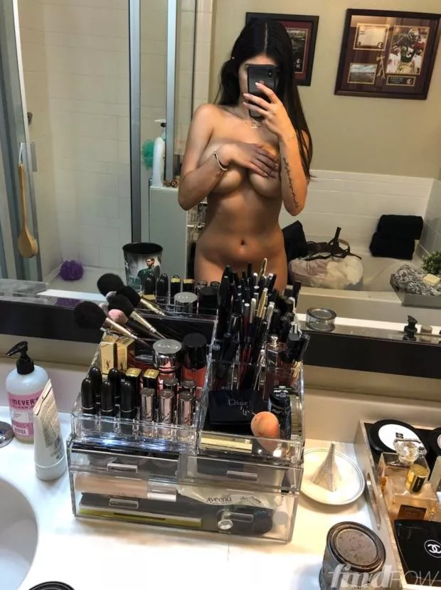 Mirror nude posted by Rick_Paul_Astley