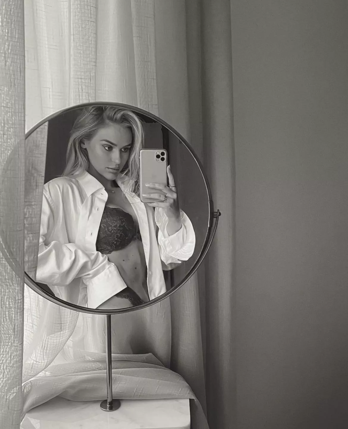 mirror picture posted by Vanomy