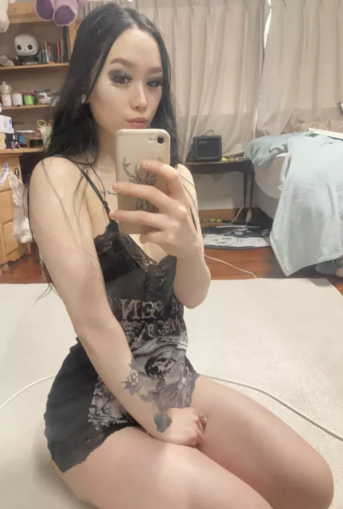 Mirror selfie 🖤 by minibubbles9