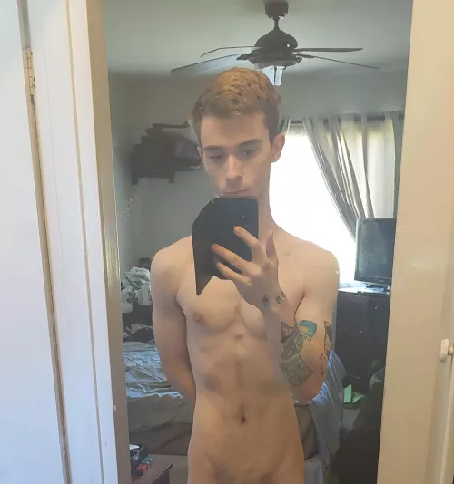 Mirror selfie. Hi ❤️ by Acrobatic-Bake2084