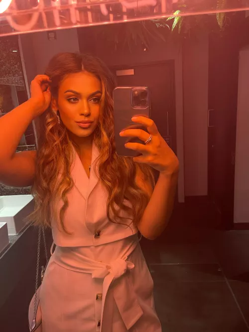 Mirror selfie! Mexican x Irish by KikiSantana20