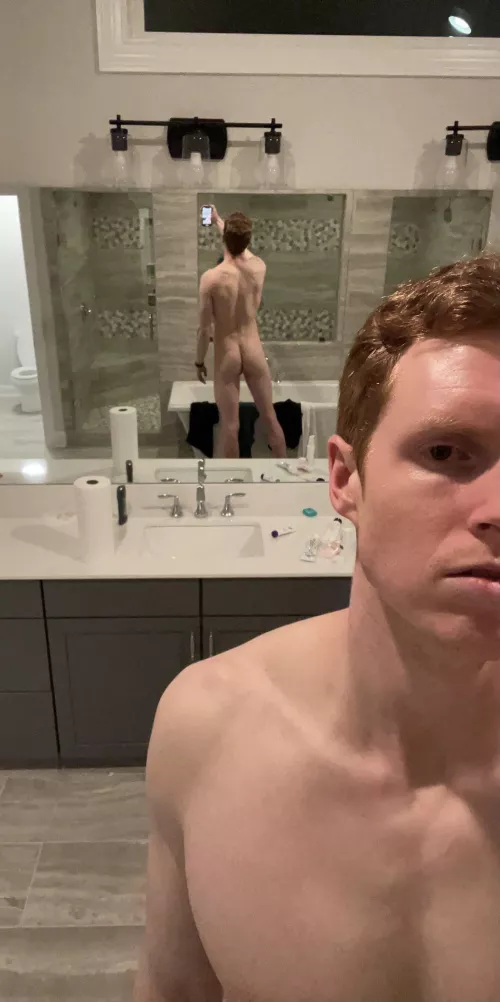 mirror selfie 🍑 by tokenging2