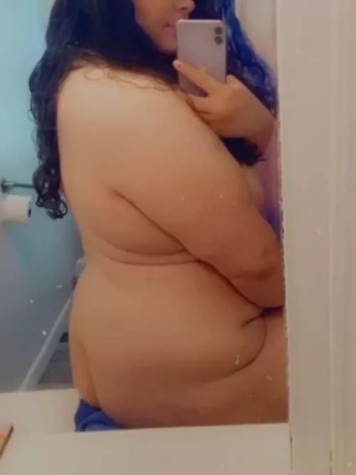 Mirror selfie’s are still appreciated right?😘 by ramdomnonsense