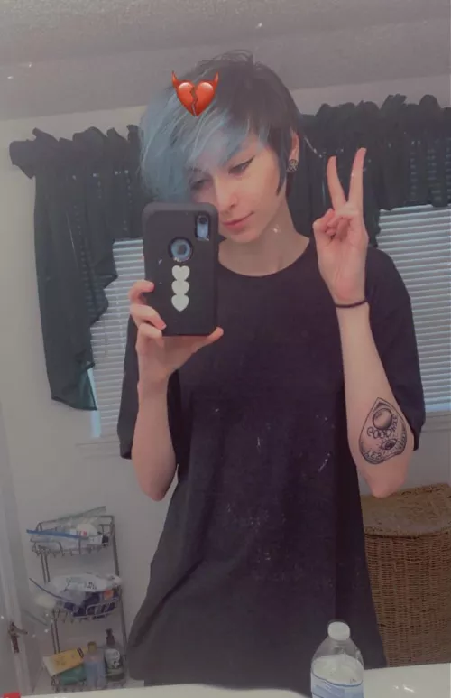 Missed u guys hope everyone’s having a great day 💙 by dejectedwraith