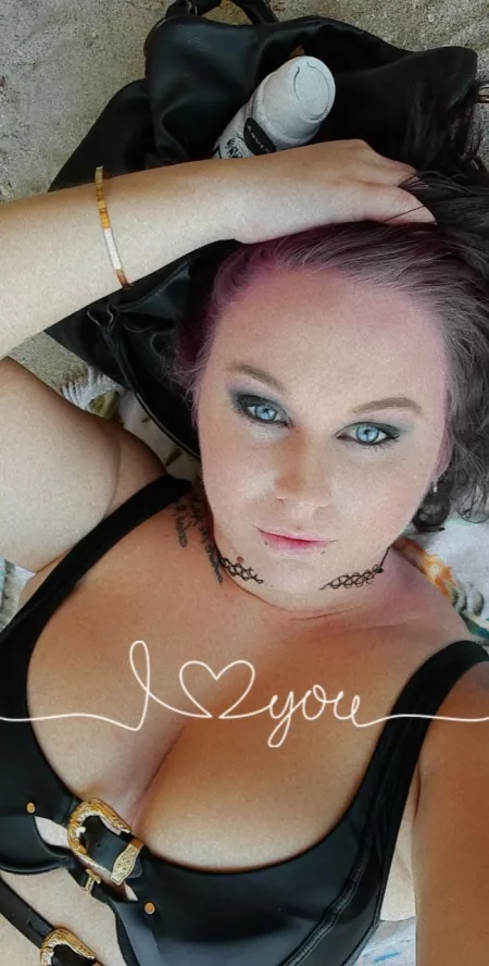 Missing the beach but summer is so close 😍🥰 can't wait for some more public content 😈🙊 by Lunamarie666