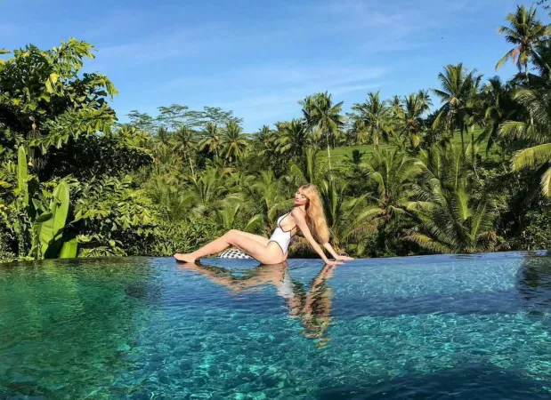 Missing vacation by LeggyAnna