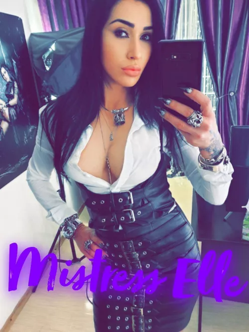 Mistress Ellie who's packing for subs... by Slut_master666