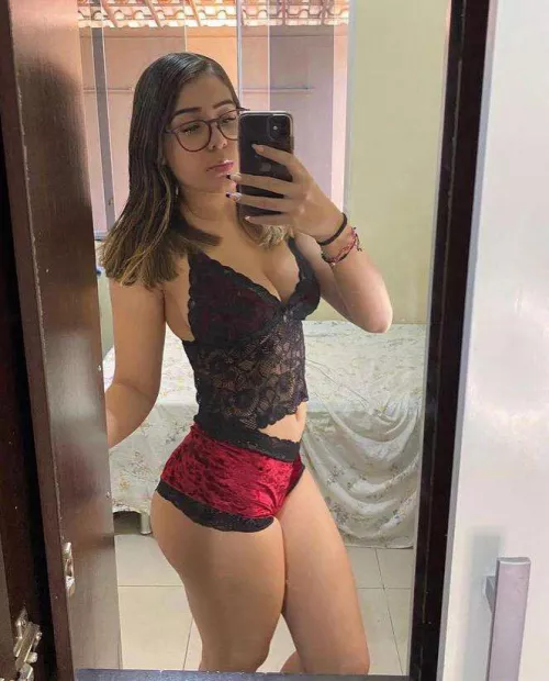 Mistress Kendra seeks for a submissive slave to have fetishized with and lot more if available text me up on Snapchat kendrabecca by MeroGarmo