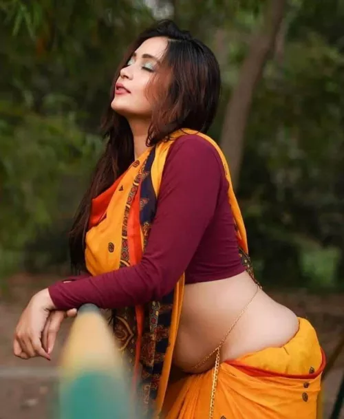 Mmmmhhh... a milf when she is horny and just about to 💦💦 by Huddlestone