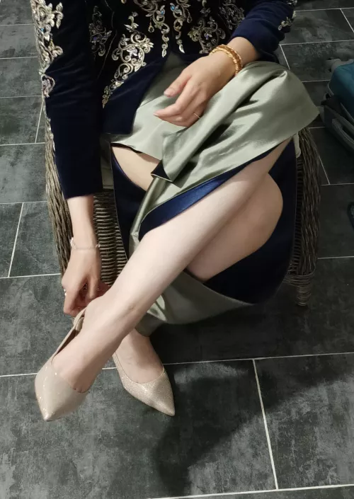 Modeling backstage. ❤️ What do you think about my legs in sext heels? by NadirALG