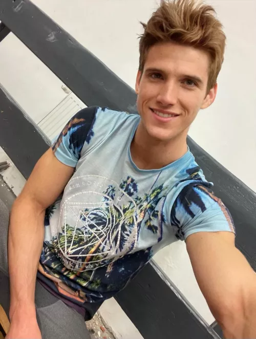 Moi by Alive_Bake9102