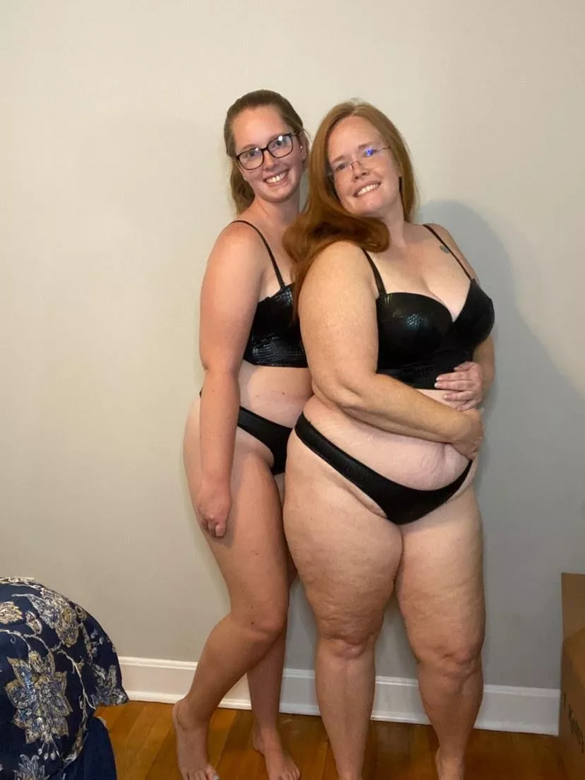 Mom 47 and daughter 20, just hanging out 🥰 posted by Courtney2546