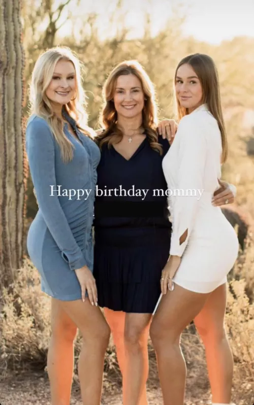 Mom and Daughters by lengendarywalrus