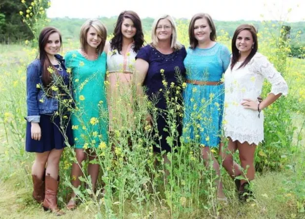 Mom and daughters by toss195559