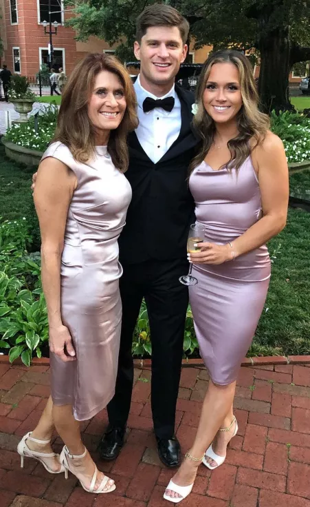 Mom approves of her daughter's boyfriend by GroundbreakingMeat18