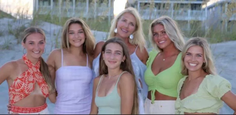 Mom (back middle) and all her daughters. Who’s your fav? Comment and upvote!! posted by fun4all202