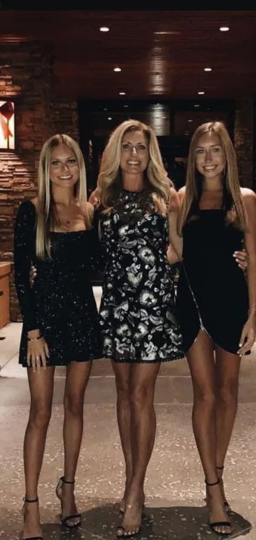 Mom in the middle by Unknown_23432