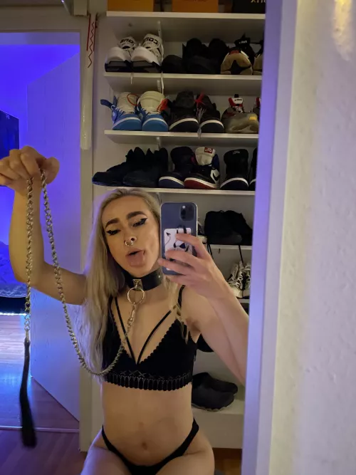 Mom is out, we can do a quick fuck :) by critiquebdwm