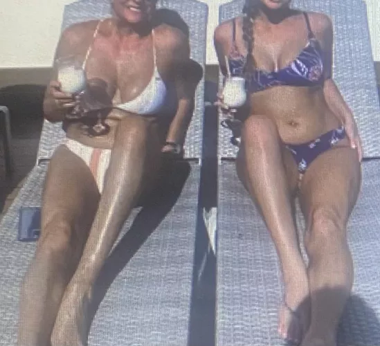 Mom left daughter right by TheTwistTea