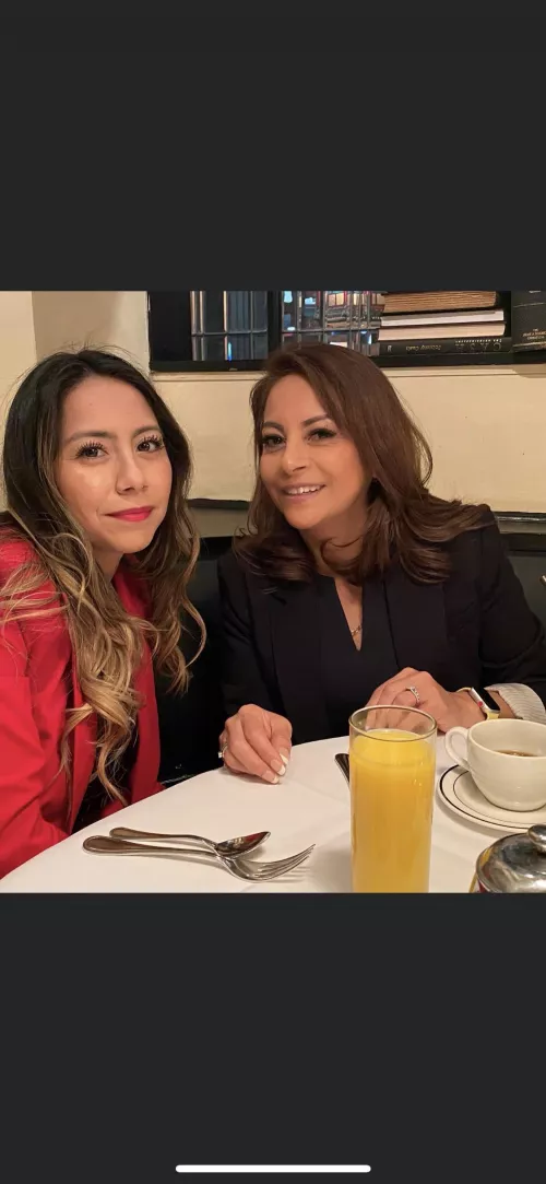 Mom looks like she knows a thing or two. by idreamofcakee