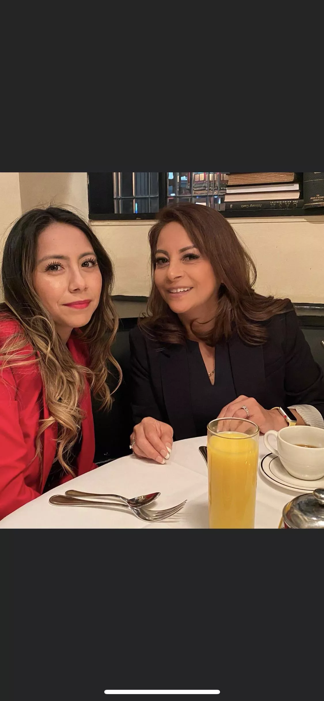 Mom looks like she knows a thing or two. posted by idreamofcakee