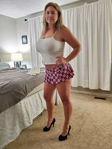 Mom of 2 and ready for you by amanda_ann_milf