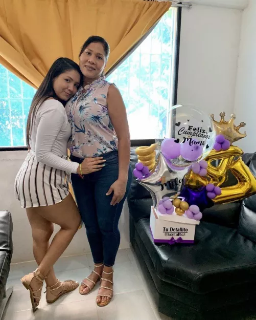 mom or daughter? why? by George_gzs