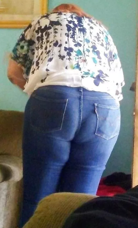 mommaa 🤤😍 posted by geminisasspart2