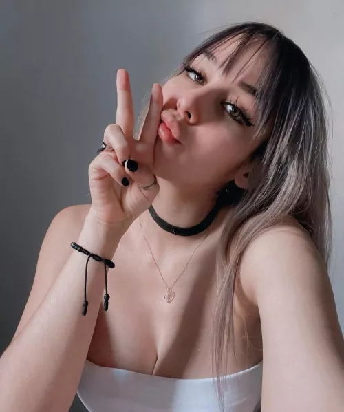 Mommy looking for a submissive sissy slave to owned and explore into the full lifestyle… Snapchat: clara_devis by mmm123o