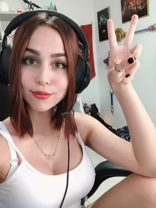 Mommy looking for a Submissive sissy slut to trained, owned and explore more into the full lifestyle. Snap: clara_devis by Decent-Context-3314