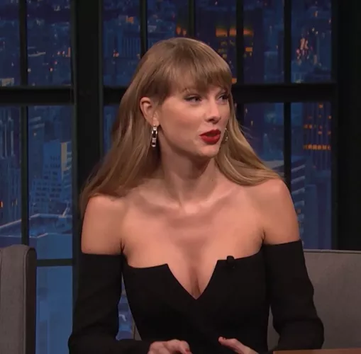 Mommy Taylor looks so good by LawSensitive7849