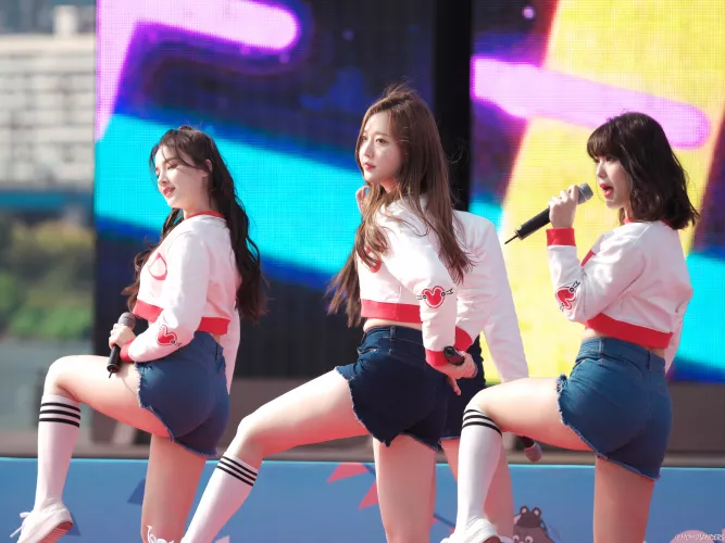 Momoland - Nancy, Nayun & Ahin by 0wlrayt