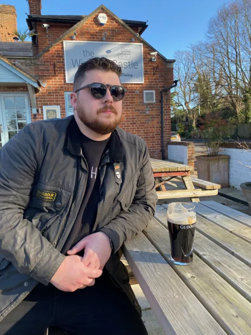 Monday blues can I go back to the pub? by MrFoo95